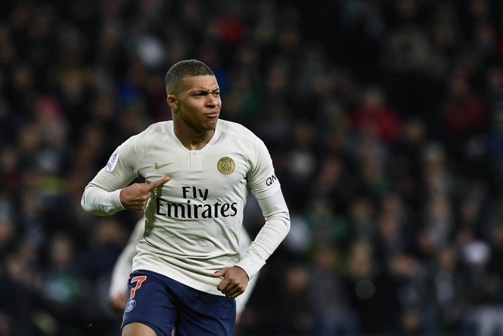 市值大跌200多亿，珀莱雅赴港上市谋突围